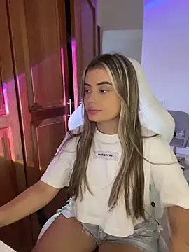 Snapshot of Miss_valeriaa chatting on 06-17-26, 10:52 Miss valeriaa online show from 06-17-26, 10:52