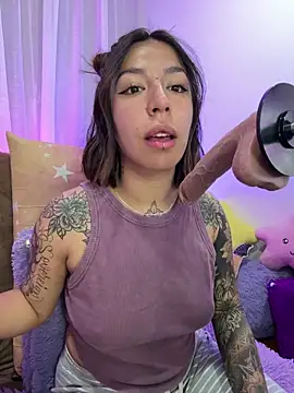 Snapshot of _antonella_dreamss chatting on 02-15-26, 03:22 antonella dreamss online show from 02-15-26, 03:22