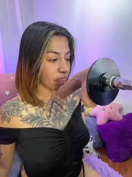 Snapshot of _antonella_dreamss chatting on 10-05-25, 04:42  antonella dreamss online show from 10-05-25, 04:42