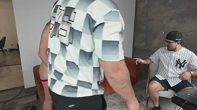 Snapshot of Bellapazzia chatting on 02-14-26, 05:35 Bellapazzia online show from 02-14-26, 05:35