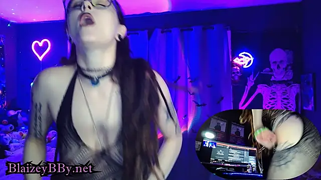 Snapshot of BlaizeyBBy chatting on 03-18-25, 09:23 BlaizeyBBy online show from 03-18-25, 09:23