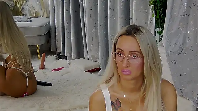 IsabelleEthan online show from 11-11-25, 01:55