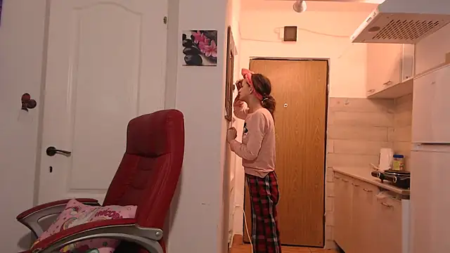 Snapshot of simyhvn chatting on 02-10-26, 05:06 simyhvn online show from 02-10-26, 05:06