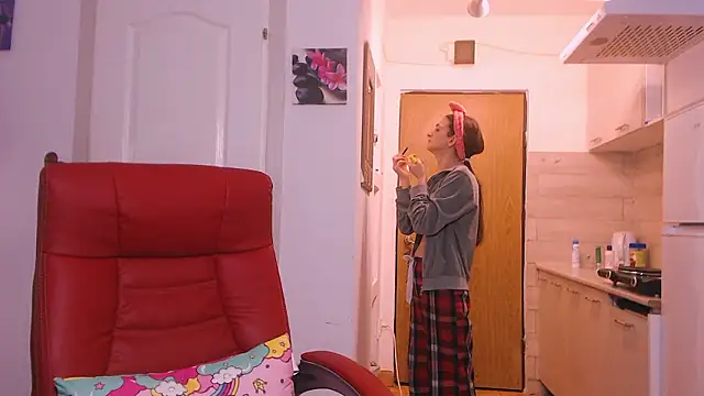 Snapshot of simyhvn chatting on 01-19-26, 06:06 simyhvn online show from 01-19-26, 06:06