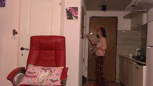 Snapshot of simyhvn chatting on 02-14-26, 05:40 simyhvn online show from 02-14-26, 05:40