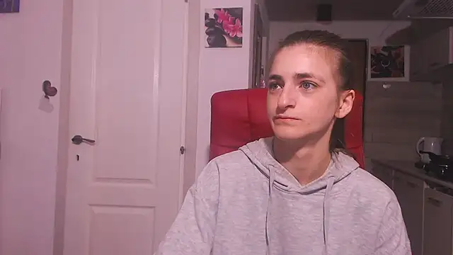 Snapshot of simyhvn chatting on 10-31-25, 05:48 simyhvn online show from 10-31-25, 05:48