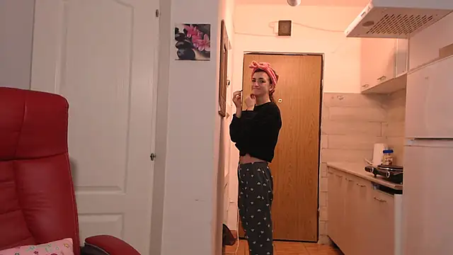 Snapshot of simyhvn chatting on 02-16-26, 05:39 simyhvn online show from 02-16-26, 05:39