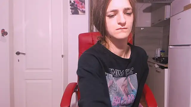 Snapshot of simyhvn chatting on 12-18-25, 05:01 simyhvn online show from 12-18-25, 05:01