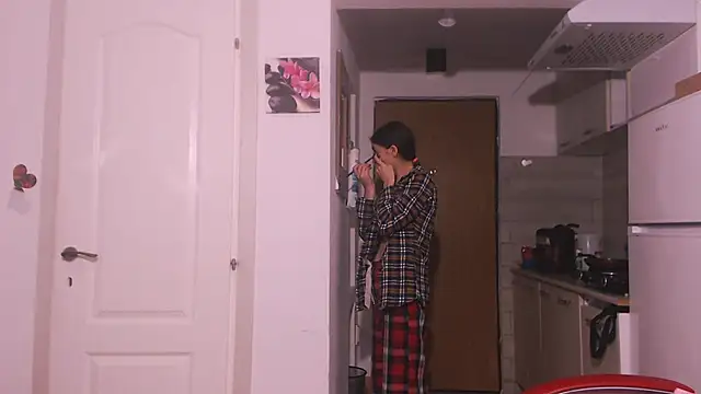 Snapshot of simyhvn chatting on 12-16-25, 06:06 simyhvn online show from 12-16-25, 06:06