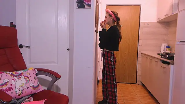 Snapshot of simyhvn chatting on 01-17-26, 05:11 simyhvn online show from 01-17-26, 05:11