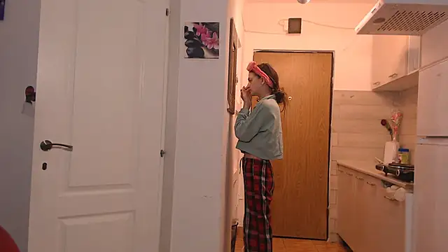 Snapshot of simyhvn chatting on 02-19-26, 05:37 simyhvn online show from 02-19-26, 05:37