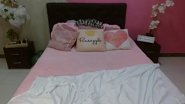 Snapshot of roxy_cooper chatting on 03-19-25, 03:29 roxy cooper online show from 03-19-25, 03:29