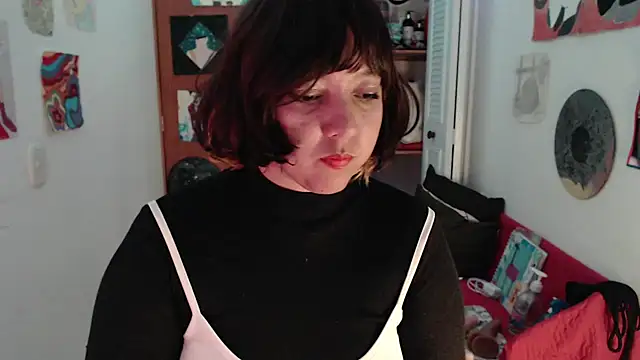 soynanabela28 online show from 10-24-25, 04:00