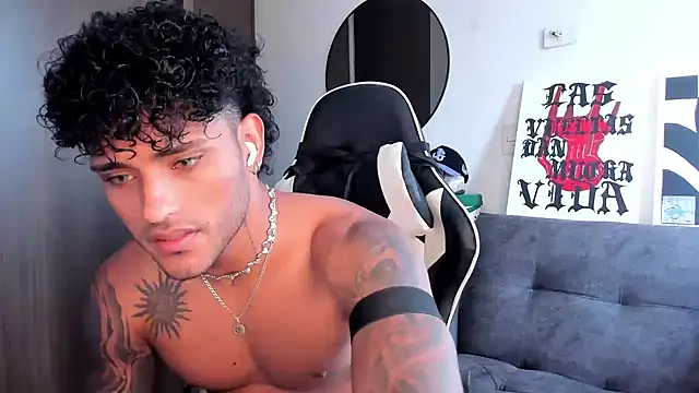 Alessandro Vanni online show from 10-07-25, 01:01