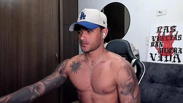 Alessandro Vanni online show from 09-25-25, 01:11