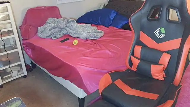 Snapshot of sugahfreeee chatting on 12-16-25, 05:33 sugahfreeee online show from 12-16-25, 05:33