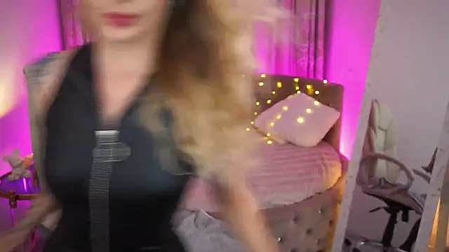 Snapshot of GraceCandy chatting on 05-11-26, 04:04 GraceCandy online show from 05-11-26, 04:04