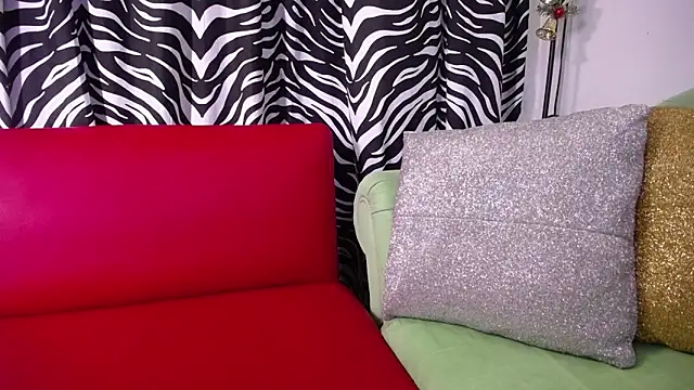 Snapshot of mia_beatles chatting on 11-20-25, 04:18 mia beatles online show from 11-20-25, 04:18