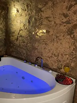 joanaelaa online show from 12-16-24, 05:22