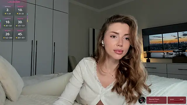 Snapshot of _Miss_Johansson_ chatting on 10-24-25, 12:37  Miss Johansson  online show from 10-24-25, 12:37