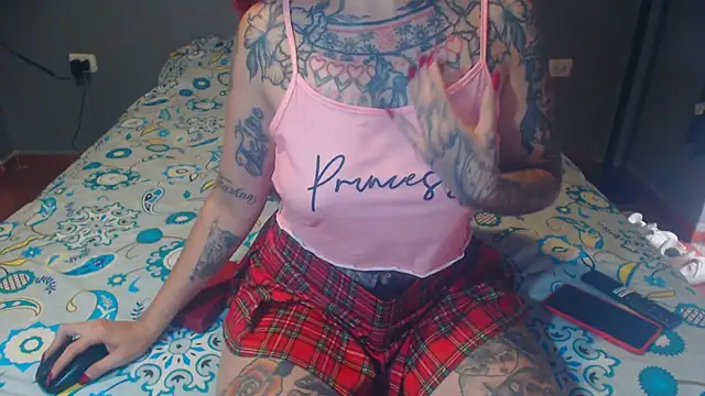 Snapshot of Tattoodreams_lucy chatting on 06-25-26, 08:03 Tattoodreams lucy online show from 06-25-26, 08:03