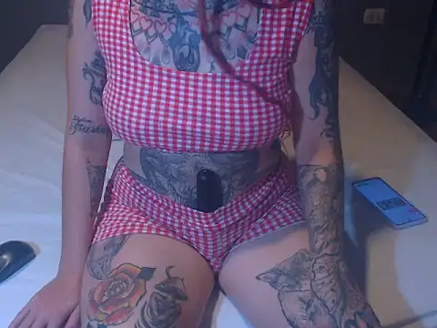 Snapshot of Tattoodreams_lucy chatting on 08-04-26, 10:03 Tattoodreams lucy online show from 08-04-26, 10:03