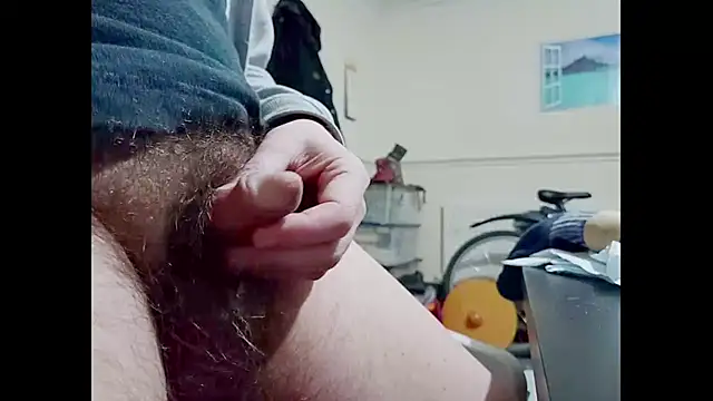 hairyuncut00 online show from 03-05-25, 01:42