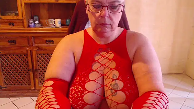 MISS LINDAH online show from 03-10-26, 06:28