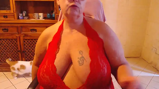MISS LINDAH online show from 09-18-25, 05:10