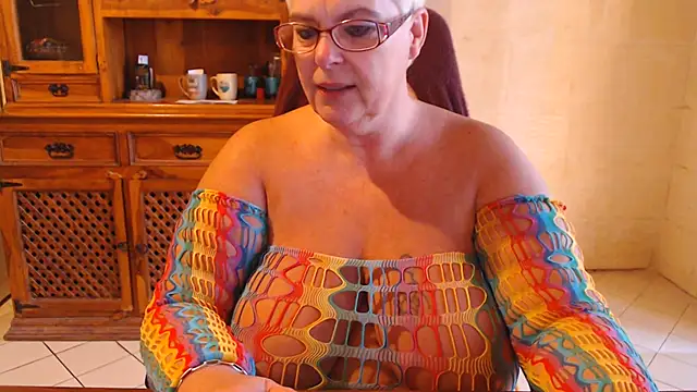 MISS LINDAH online show from 07-17-26, 05:15