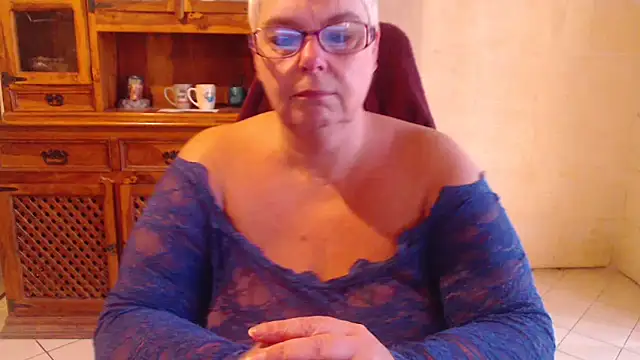 Snapshot of MISS_LINDAH chatting on 05-07-26, 05:11 MISS LINDAH online show from 05-07-26, 05:11