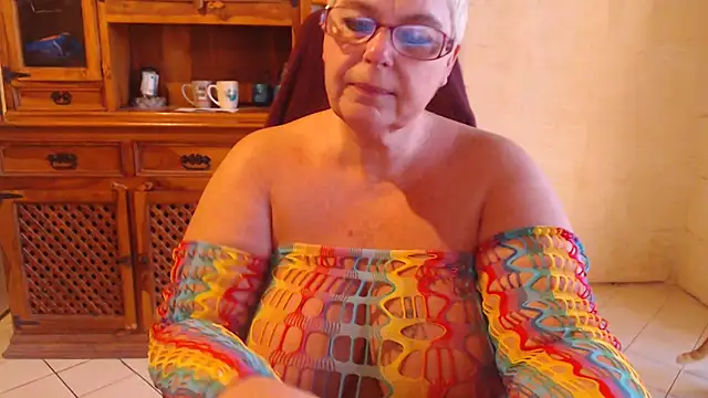 Snapshot of MISS_LINDAH chatting on 05-09-26, 05:11 MISS LINDAH online show from 05-09-26, 05:11