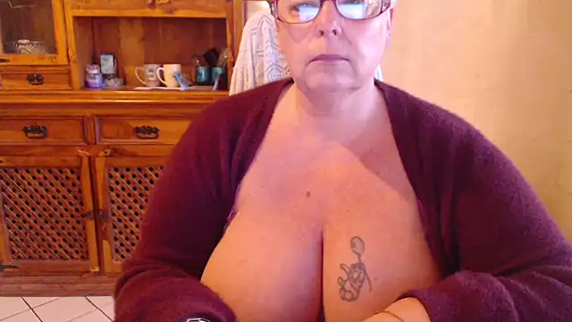 MISS LINDAH online show from 02-09-26, 06:44