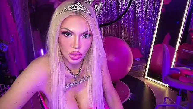 Snapshot of bimbotwerkqueen chatting on 05-17-26, 03:06 bimbotwerkqueen online show from 05-17-26, 03:06
