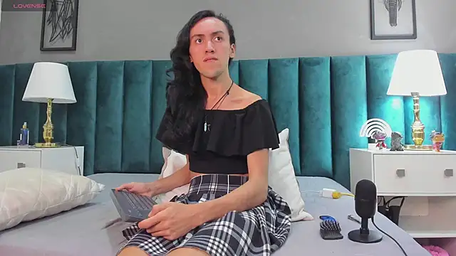 Snapshot of Karol_fenixx chatting on 02-06-25, 07:24 Karol fenixx online show from 02-06-25, 07:24