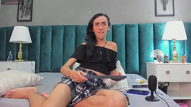 Snapshot of Karol_fenixx chatting on 02-06-25, 10:25 Karol fenixx online show from 02-06-25, 10:25