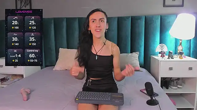 Snapshot of Karol_fenixx chatting on 02-10-25, 05:52 Karol fenixx online show from 02-10-25, 05:52