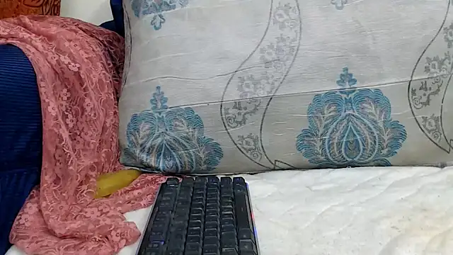 Snapshot of netuhubby chatting on 12-28-24, 05:57 netuhubby online show from 12-28-24, 05:57