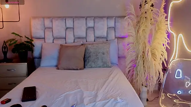 pamela reyes  online show from 09-18-25, 06:33