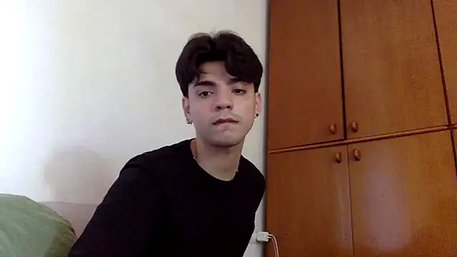 Snapshot of dylancrugerx chatting on 04-30-26, 02:35 dylancrugerx online show from 04-30-26, 02:35