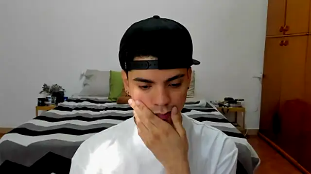 Snapshot of dylancrugerx chatting on 05-02-26, 02:44 dylancrugerx online show from 05-02-26, 02:44