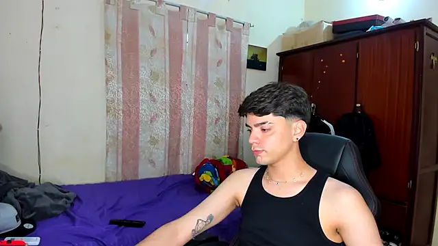 Snapshot of dylancrugerx chatting on 01-01-25, 09:09 dylancrugerx online show from 01-01-25, 09:09