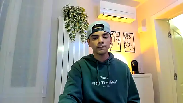 Snapshot of dylancrugerx chatting on 12-08-24, 06:17 dylancrugerx online show from 12-08-24, 06:17