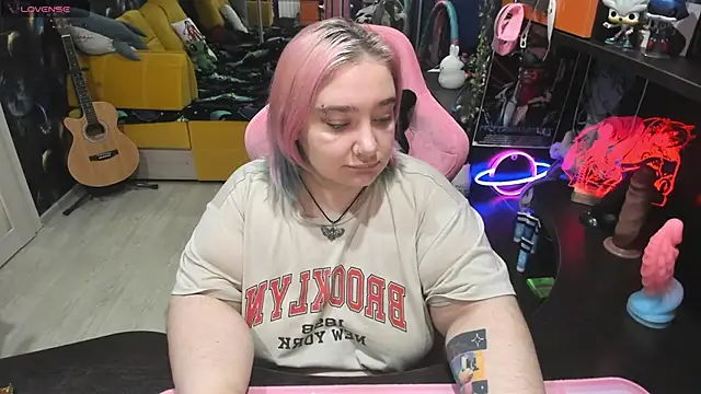 Softie Sofy online show from 09-10-25, 01:48