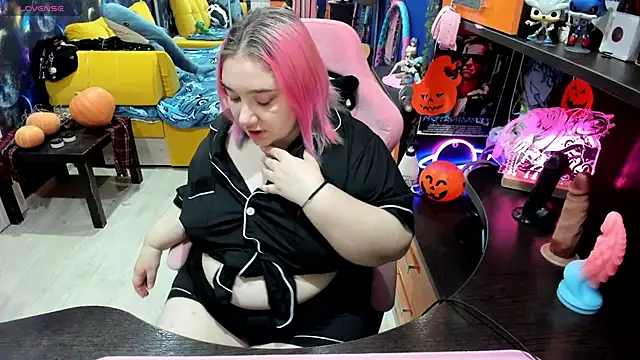 Softie Sofy online show from 10-30-25, 02:21