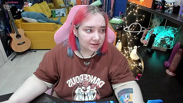 Softie Sofy online show from 03-18-25, 03:56