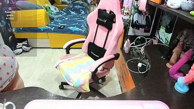 Softie Sofy online show from 02-17-26, 03:04