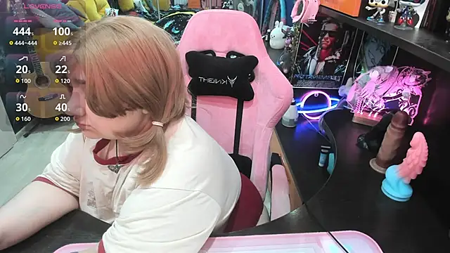 Softie Sofy online show from 09-27-25, 02:39