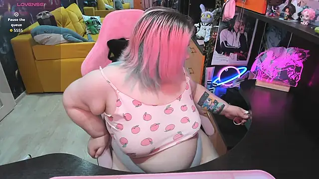 Softie Sofy online show from 06-18-26, 02:21