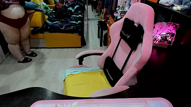 Softie Sofy online show from 04-07-26, 04:14